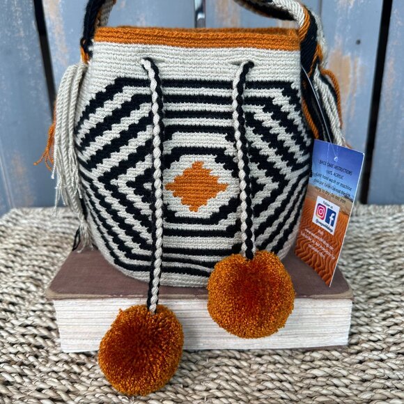 Wayuu Tribe Pom Pom Mini Chila Crossbody Bag NWT - Picture 3 of 12